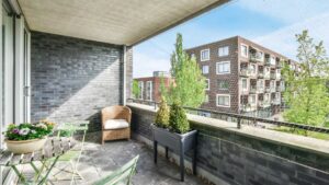 Balcon avec des plantes