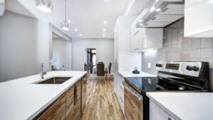 Cuisine rénové dans un appartement
